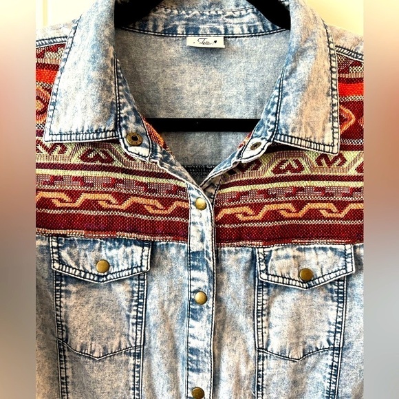 Free 2bu Western Chambray shirt snap buttons Size 14 (Girl) - Picture 4 of 8